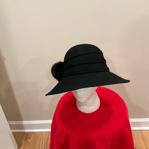 Accessories - Wool black hat with softs black Pom Pom